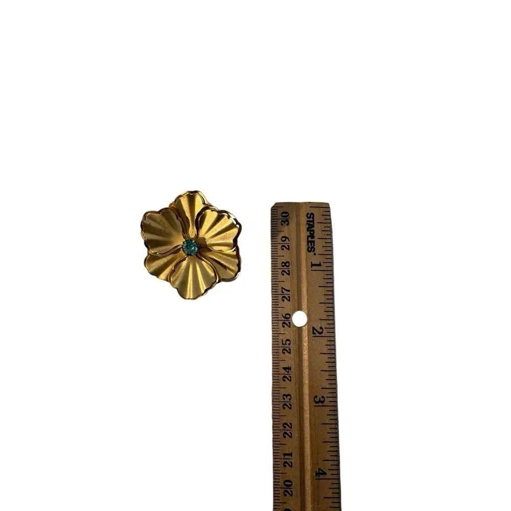 Vintage Gold Tone Flower Light‎ Blue Rhinestone Center Brooch Pin Pendant